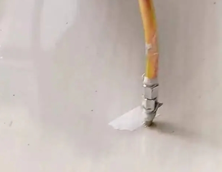 深泽瓷砖空鼓维修公司专业解答在瓷砖铺贴过程中，如果使用的砂料过粗（如全部使用了粗砂），可能会导致以下问题